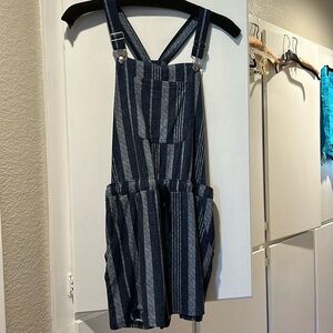 Short overalls